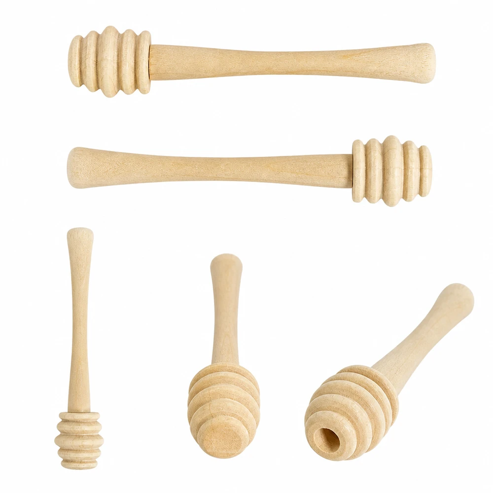 Lžíce na med z robustního javorového dřeva / délka 10,5 cm. Fünf Ahornholz Honiglöffel in verschiedenen Ansichten zeigen detaillierte Rillenstruktur und ergonomische Griffformen