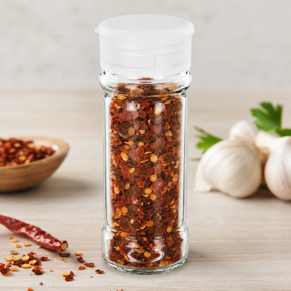 Transparentes Glasgewürzbehälter 100ml mit weißem Streuerdeckel auf hellem Holzuntergrund