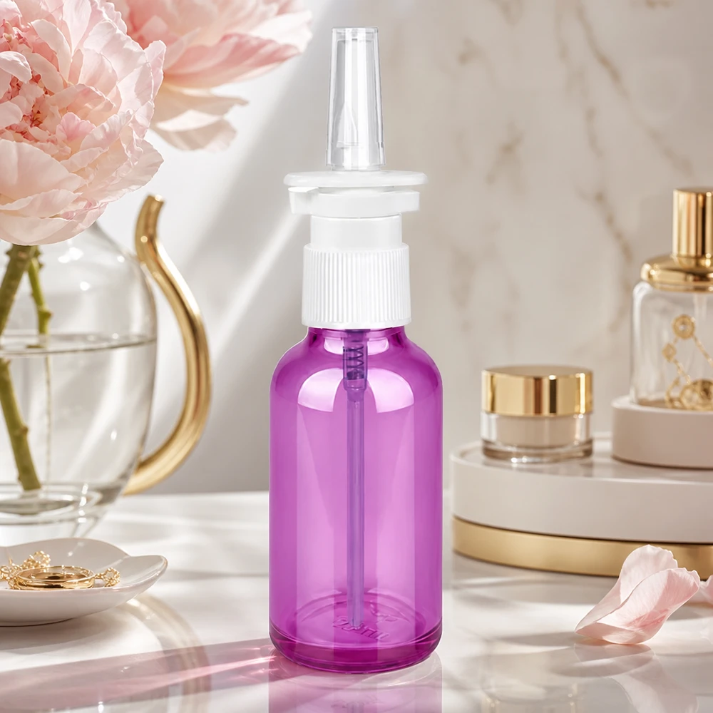 Handliche 30ml Nasensprayflasche mit zuverlässigem Sprühsystem in attraktivem Purple-Design