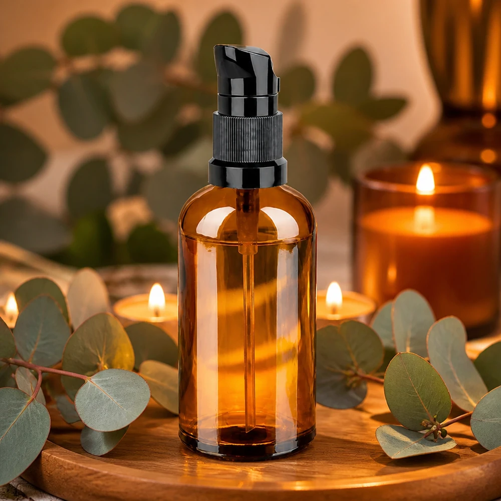 100ml láhev s pumpičkou černá standardní uzávěr BrownLine UT18/100 Hochwertige 100ml Pumpflasche BrownLine mit UV-Schutz durch getöntes Glas