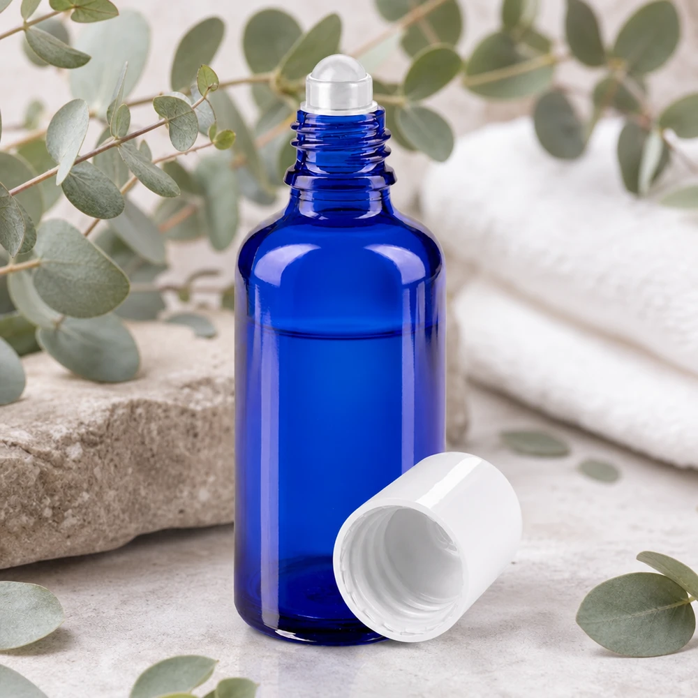 Lékárenská lahvička modrá 50ml roll-on uzávěr bílý Hochwertige 50ml Rollflasche aus blauem UV-Schutzglas mit weißem Verschluss für Kosmetik