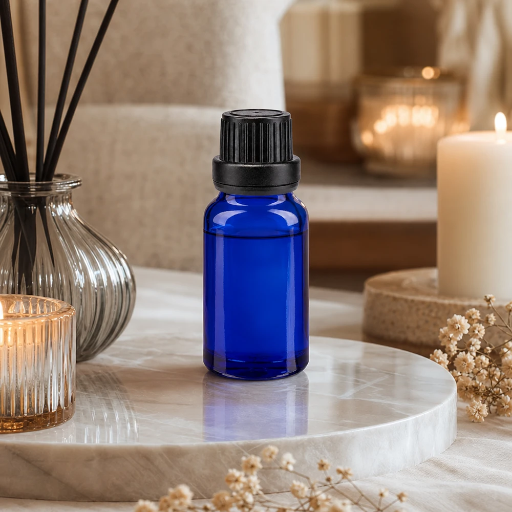 Lékárenská lahvička modrá 10ml kapací uzávěr s nalévacím kroužkem 2mm černý uzávěr proti neoprávněné manipulaci. Kompakte blaue Phiole aus Apothekenglas mit 2mm Tropfer für Aromatherapie und Wellness