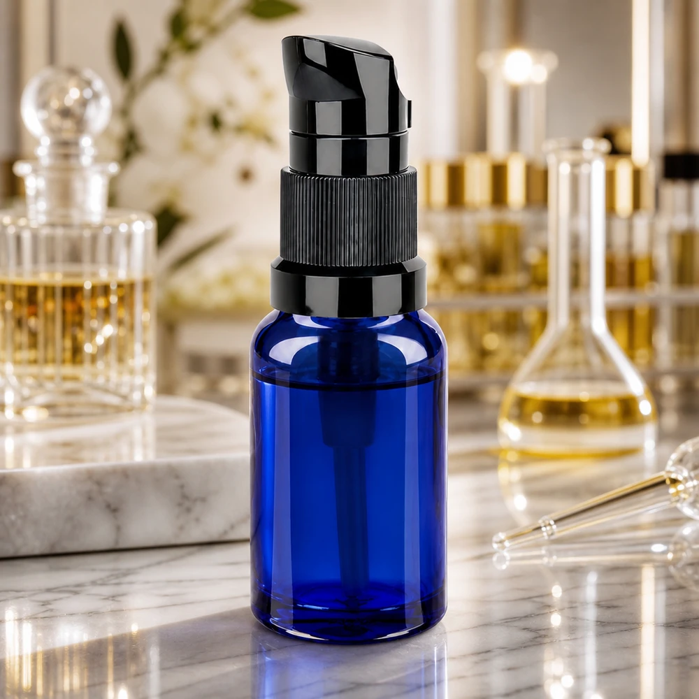 10ml lahvička s pumpičkou černá standardní uzávěr BlueLine UT18/10 Elegante 10ml Pumpflasche in Kobaltblau mit schwarzem Pumpkopf für Beauty-Routine BlueLine UT18/10