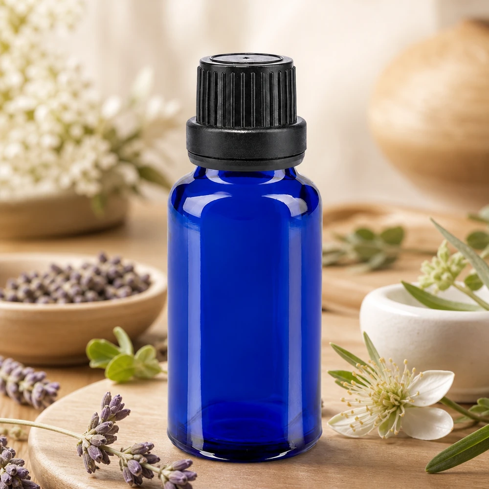 Lékárenská láhev modrá 20ml šroubovací uzávěr černá těsnicí vložka nedovolená manipulace s uzávěrem. Nachfüllbare blaue Glasflasche 20ml für ätherische Öle mit manipulationssicherem Verschluss