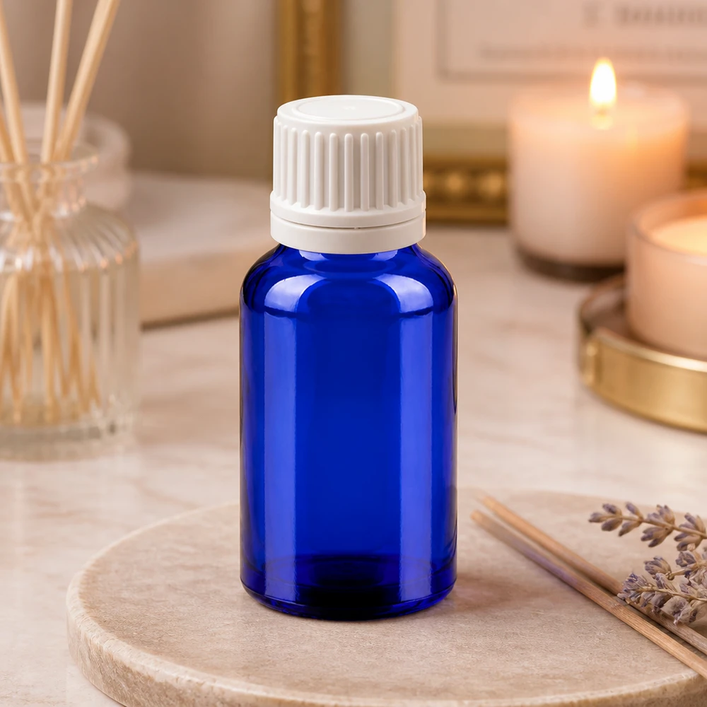 Stilvolle blaue 20ml Glasflasche mit weißem Tropfverschluss für Naturkosmetik