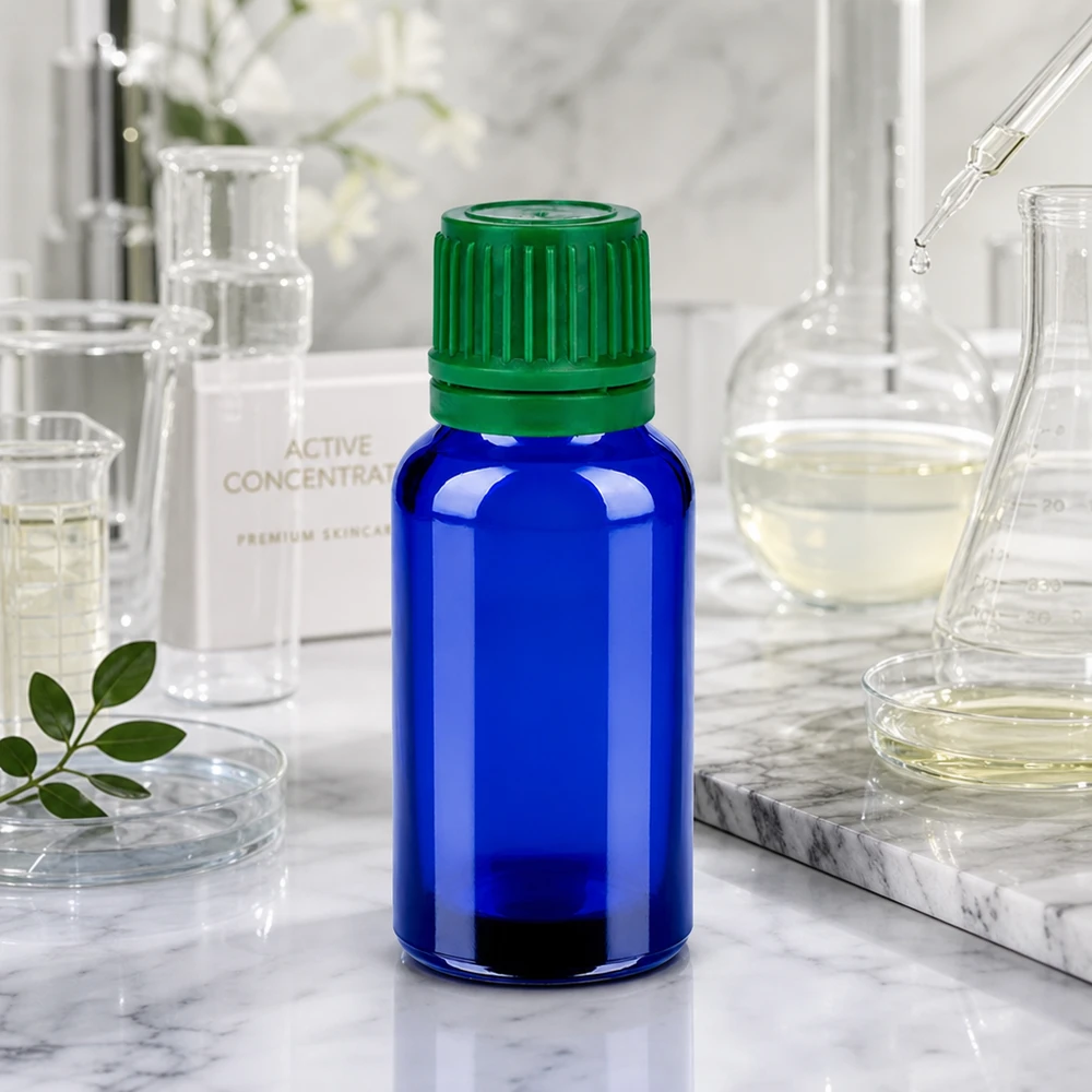 Robuste 20ml Flasche aus dunklem Glas mit grünem Schraubverschluss für den Alltag