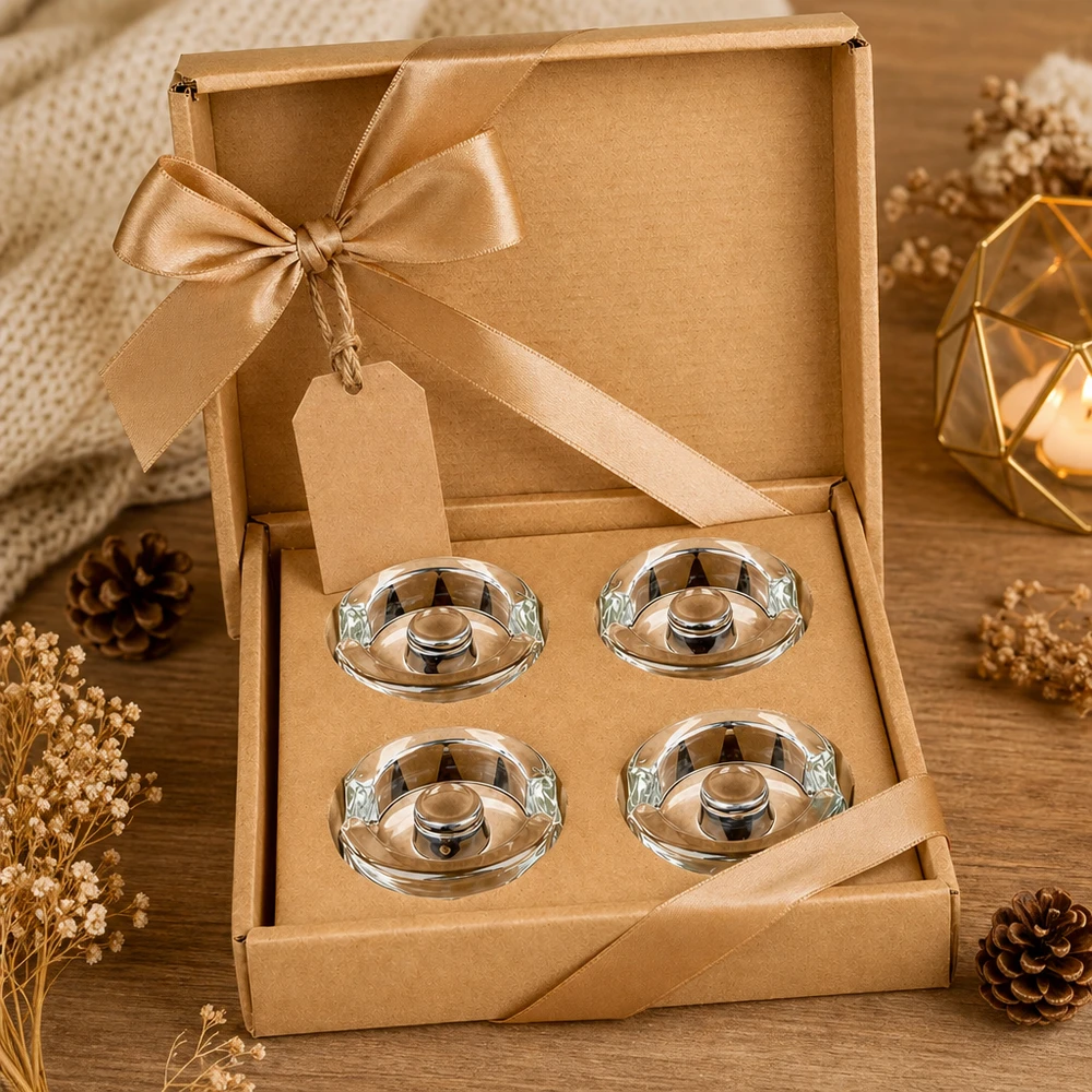 Zátěže na fermentační sklenice s rukojetí, sada 4 kusů UNiTWIST UNiTWIST Fermentier-Glasgewichte 4er Set in geöffneter Geschenkverpackung mit goldenem Band und herbstlicher Deko