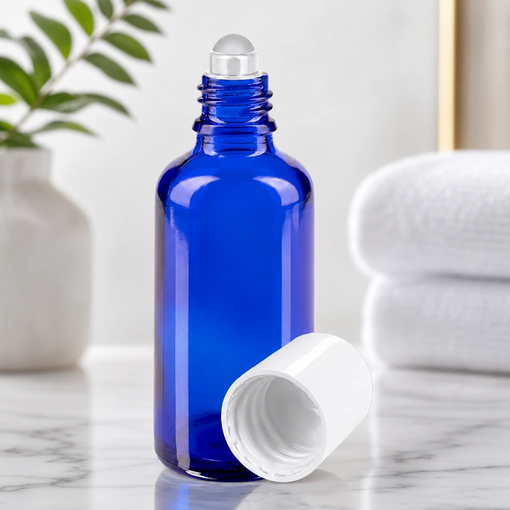 Blaue 50ml Roll-On Dosierflasche aus UV-Schutzglas mit weißem Verschluss für Aromatherapie