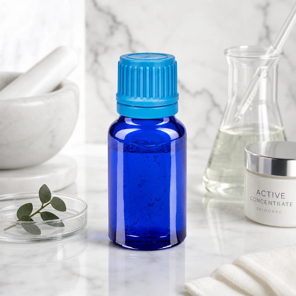 10ml lahvička 11mm šroubovací uzávěr modrá BlueLine UT18/10. 10ml Premium Glasflasche mit tropffreiem Ausgießer für präzise Anwendung