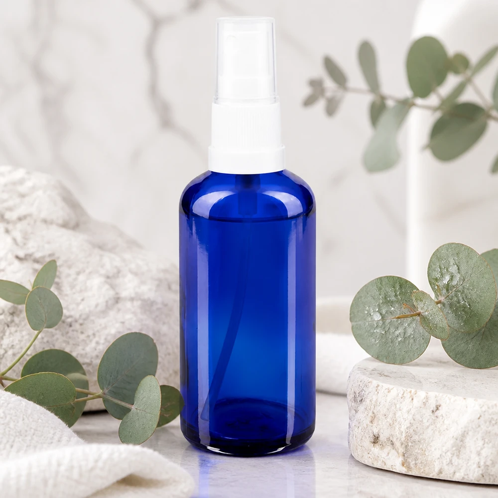 50ml blaue Sprühflasche aus hochwertigem Apothekerglas mit weißem Aufsatz