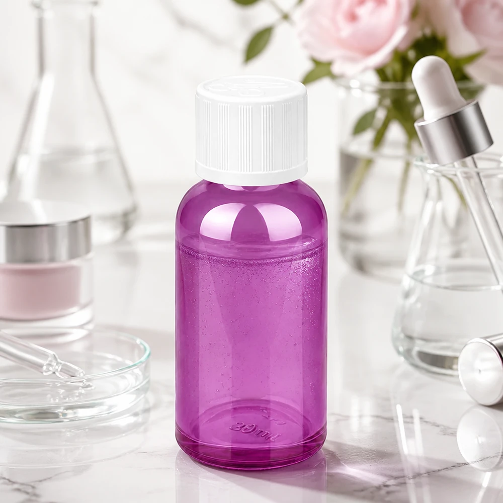 30ml láhev PurpleLine UT18/30 s 11mm šroubovacím uzávěrem bílé barvy standardně odolným proti otevření dětmi. 30ml Purple Flasche aus robustem Glas mit kindersicherem Verschluss für den Hausgebrauch