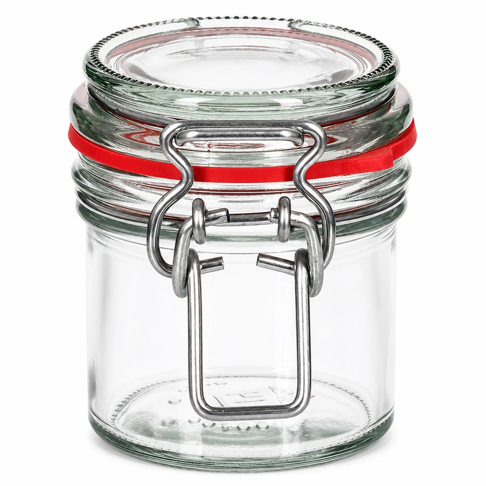 Zavařovací sklenice 135ml s gumovým kroužkem a výkyvným víčkem UNiTWIST. Leeres 135ml Vorratsglas mit Bügelverschluss und roter Gummidichtung aus transparentem Glas auf weißem Hintergrund