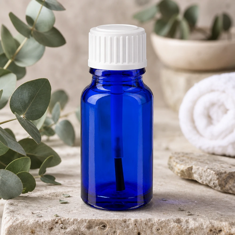 Lékárenská lahvička modrá 10ml šroubovací uzávěr bílá kartáčová Blaue Pinselflasche 10ml ApoGlas für punktgenaue Anwendung von Nagelpflegeprodukten