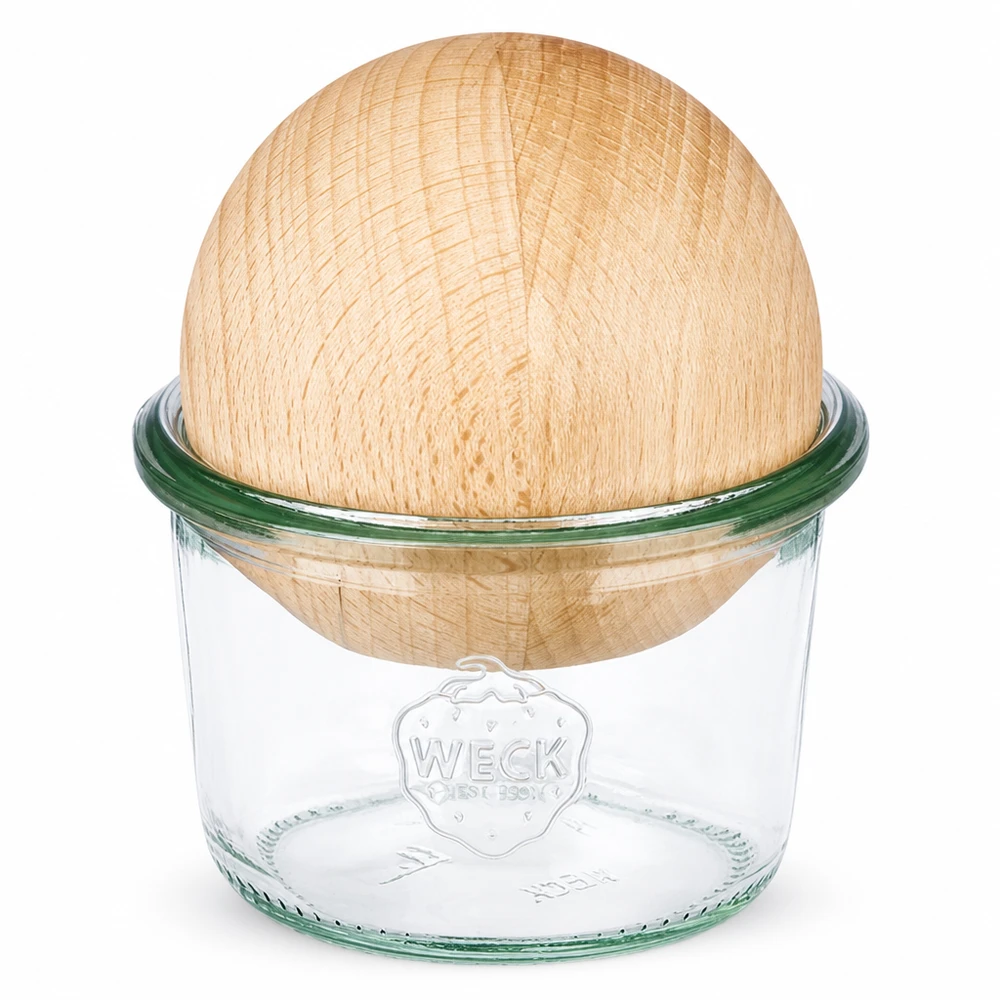 WECK Sturzglas 80ml RR60 mit Holzkugel aus Buche als Deckel auf weißem Hintergrund