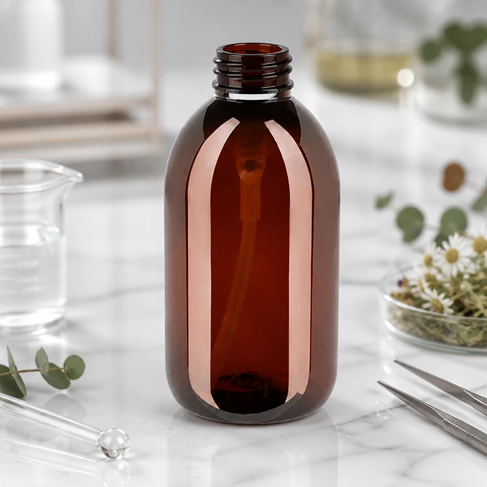 PET láhev 250ml s dávkovací pumpičkou bílá Leichtgewichtige 250ml PET Apothekerflasche in Braun ideal fuer Shampoo und Bodylotion