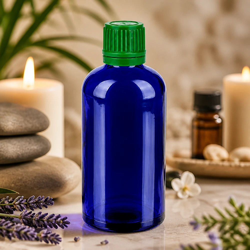 Robuste Glasflasche 100ml in tiefem Blau mit auslaufsicherem grünem Originalitätsverschluss