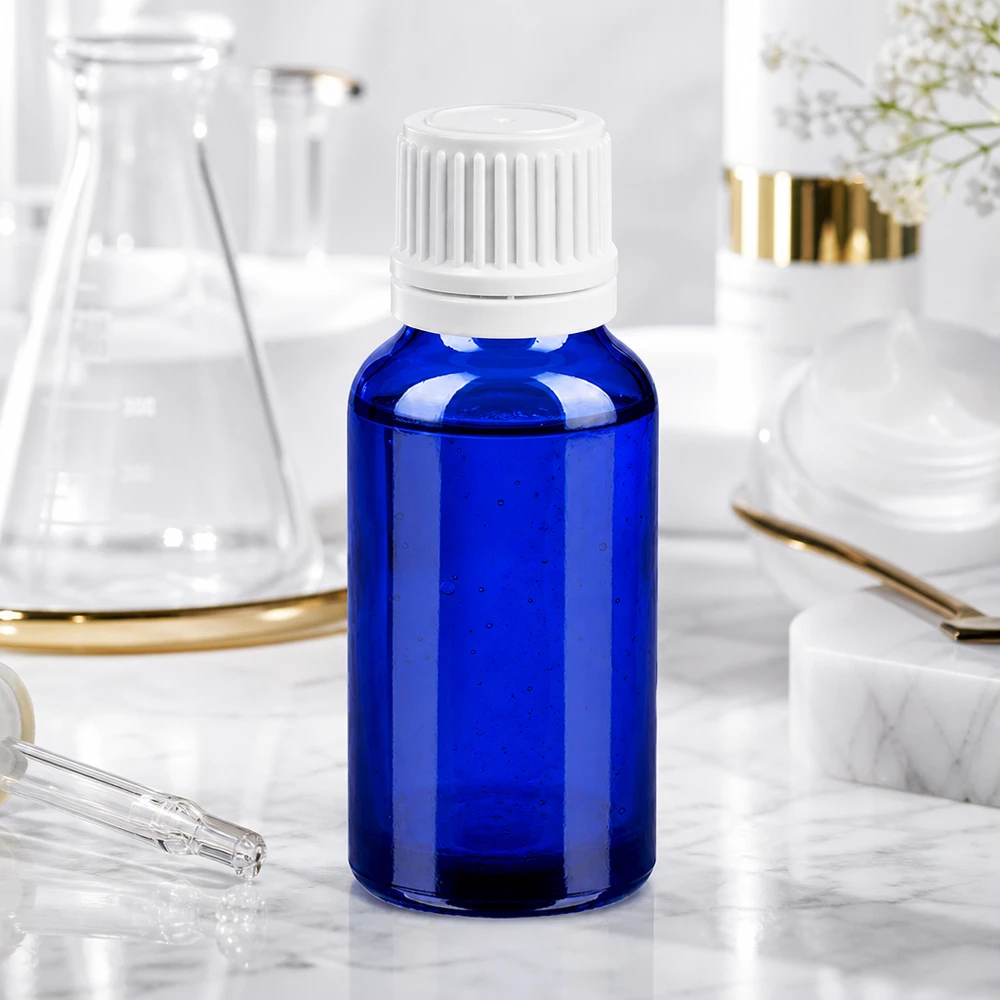 20ml lahvička s kapátkem 0,7mm bílá s uzávěrem s možností manipulace BlueLine UT18/20 Kleine 20ml Tropfflasche aus UV-schützendem blauen Glas für lichtempfindliche Substanzen