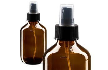 s černým rozprašovačem