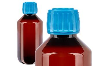 Hnědé PET lahvičky na léky s modrým uzávěrem